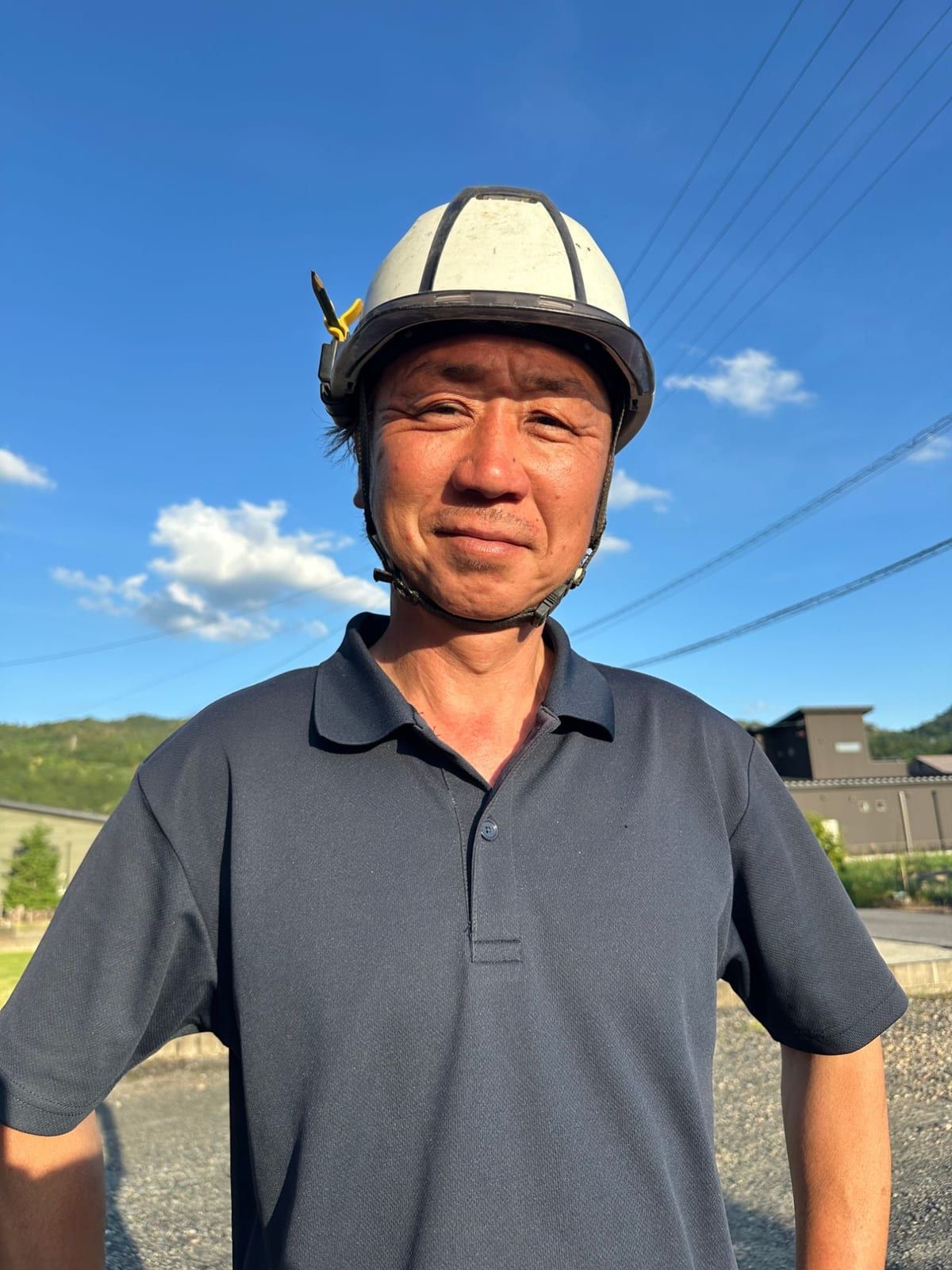 ヘルメットをかぶった代表の大澤昌之